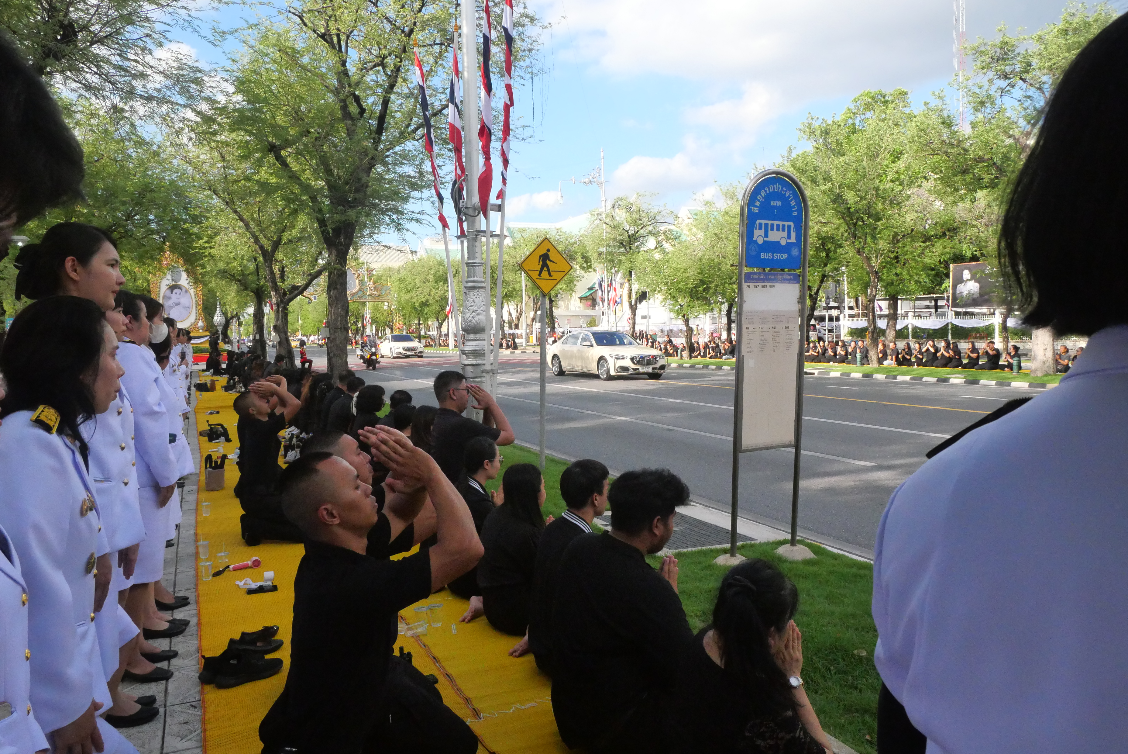title - ส.ป.ก. ร่วมเข้าเฝ้าฯ และน้อมส่งเสด็จในการเคลื่อนขบวนอัญเชิญพระศพ สมเด็จพระเจ้าลูกเธอเจ้าฟ้าพัชรกิติยาภา นเรนทิราเทพยวดี กรมหลวงราชสาริณีสิริพัชร มหาวัชรราชธิดา สู่พระบรมมหาราชวัง